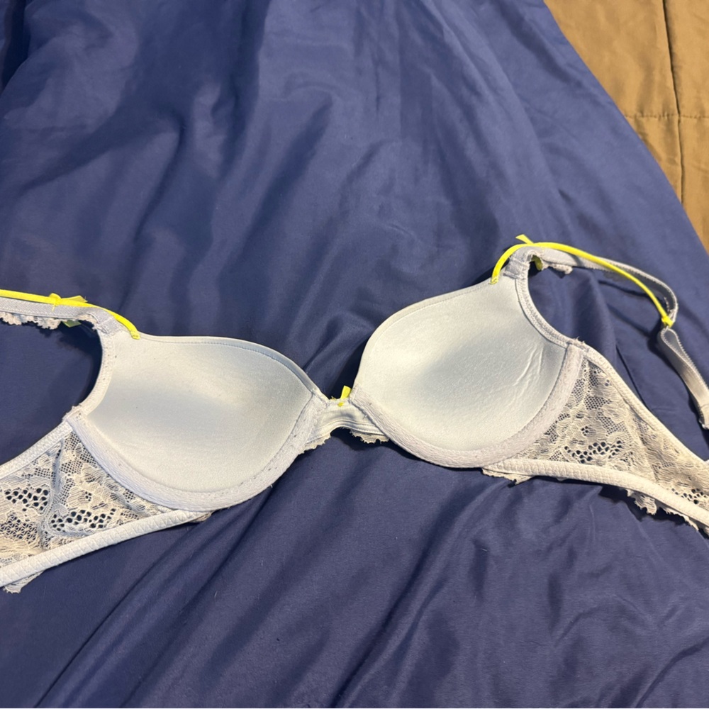 Victoria's Secret White Lace Push-Up Bra with Neon Yellow Bow Accents - Picture 2 of 3